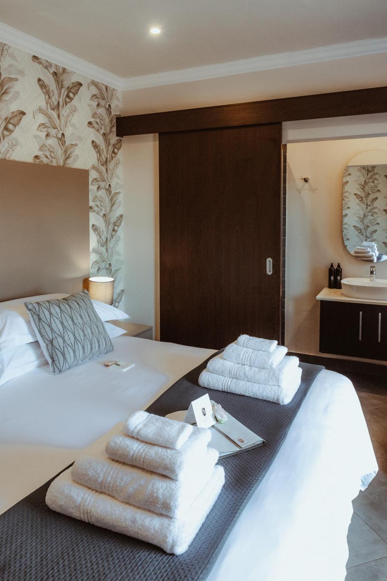 The Feather Hill Boutique Hotel ポチェフストルーム エクステリア 写真